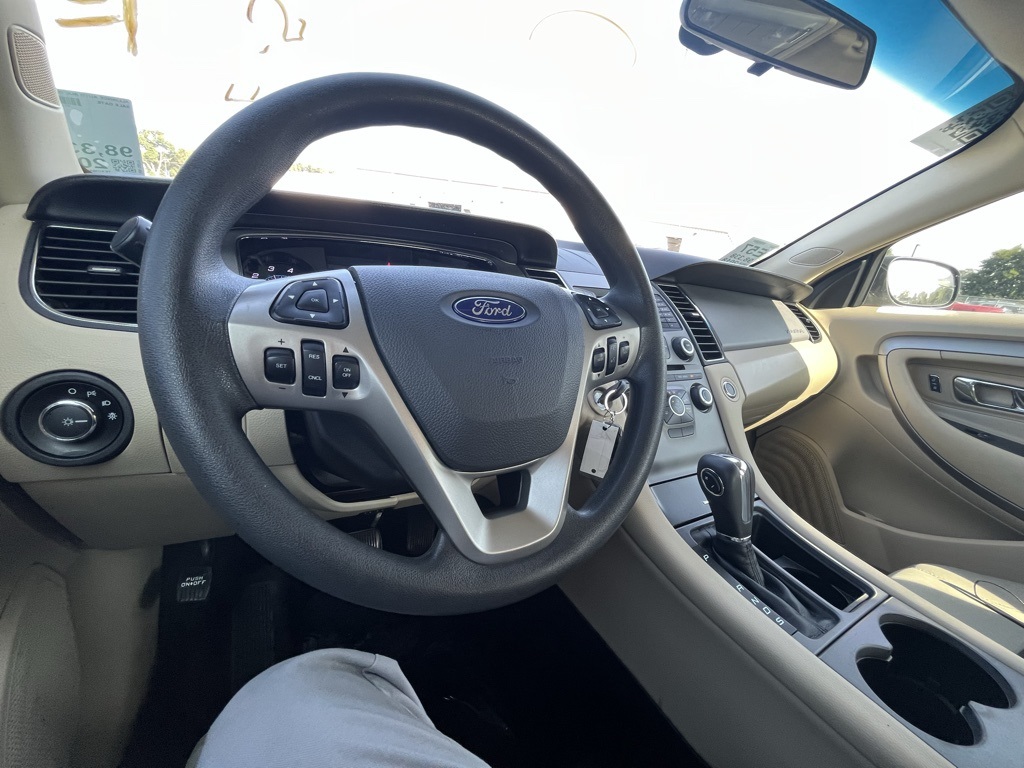 2018 Ford Taurus SE photo 10