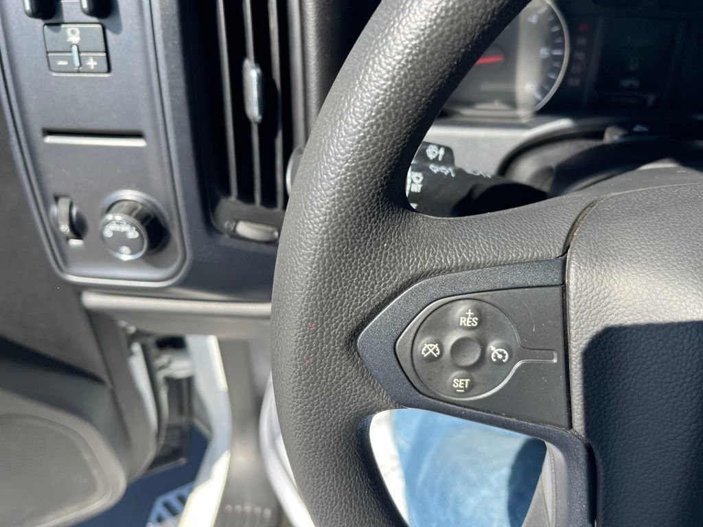 2016 Chevrolet Silverado 1500 Custom photo 11