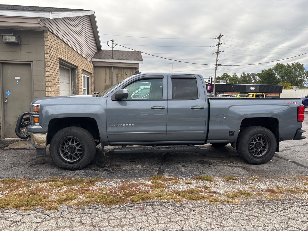 2015 Chevrolet Silverado 1500 LT photo 2