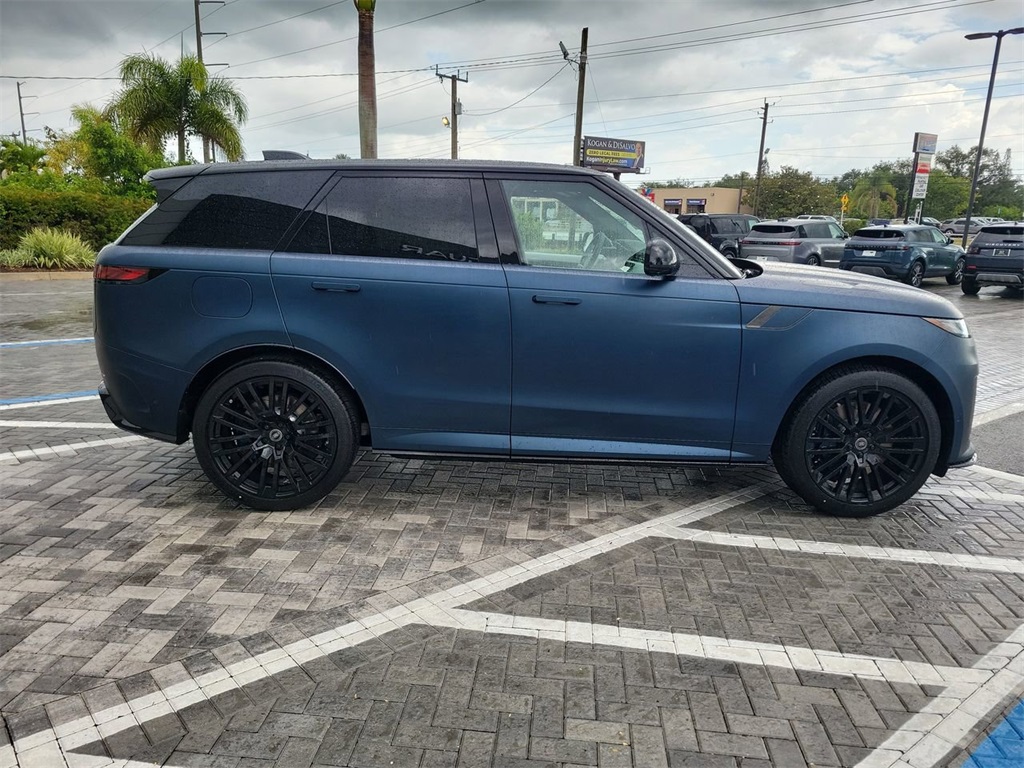 2025 Land Rover Range Rover Sport photo 6
