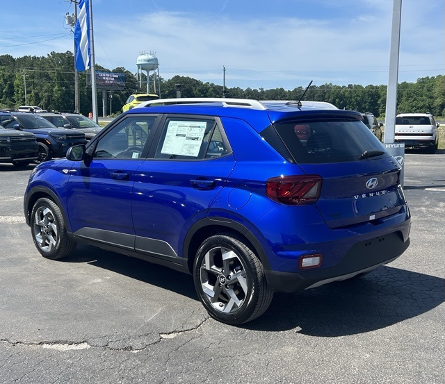 2025 Hyundai Venue Limited photo 2