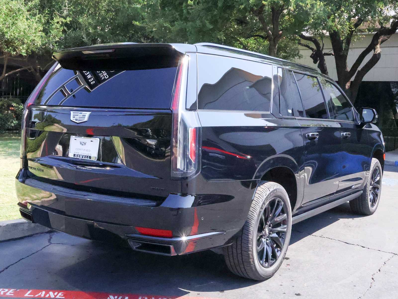 2022 Cadillac Escalade ESV Sport Platinum photo 4