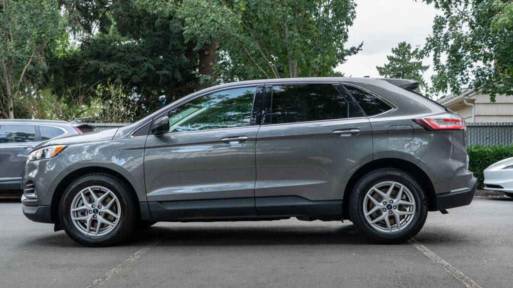 2022 Ford Edge SEL photo 7