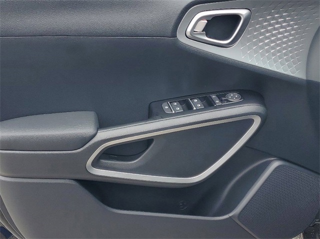 2025 Kia Soul LX photo 5
