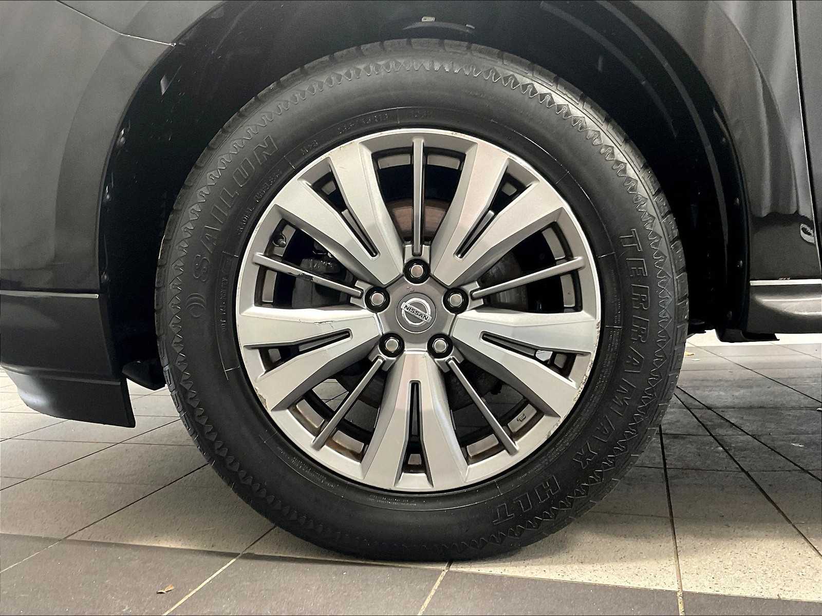 2019 Nissan Pathfinder SL photo 7