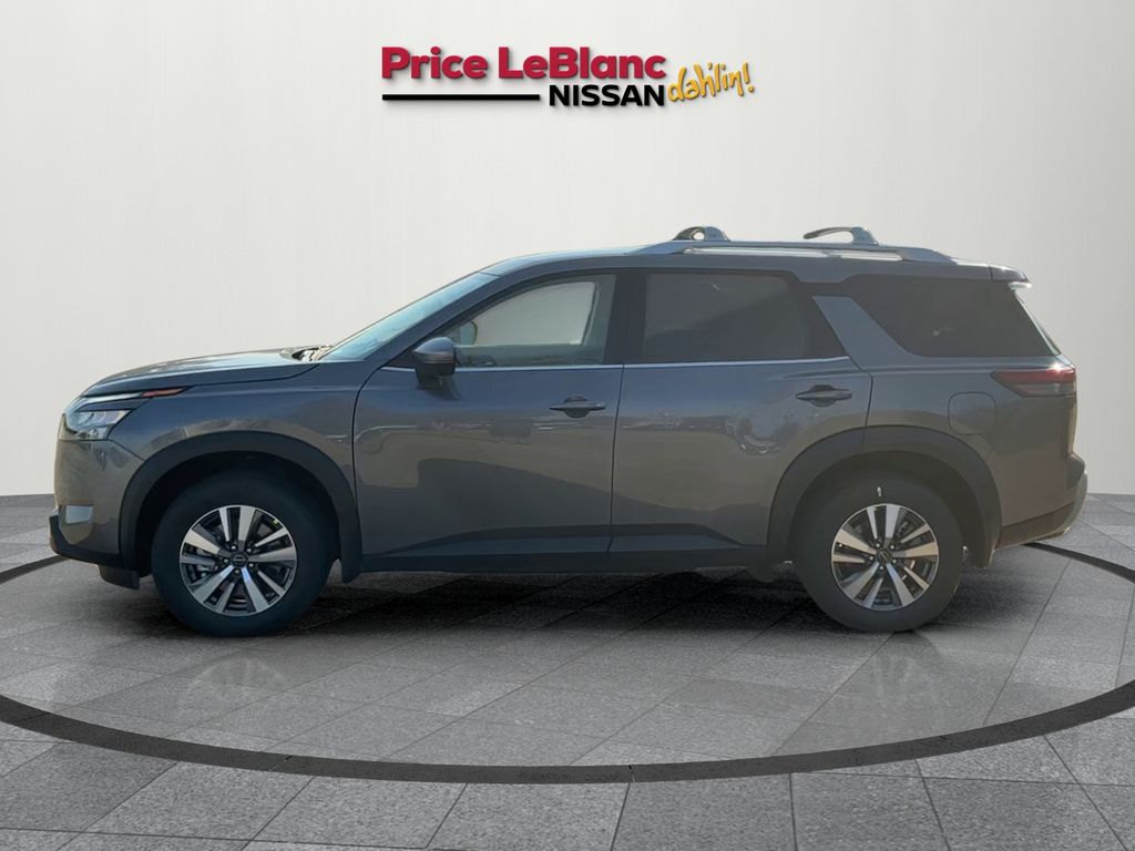 2025 Nissan Pathfinder SL photo 3