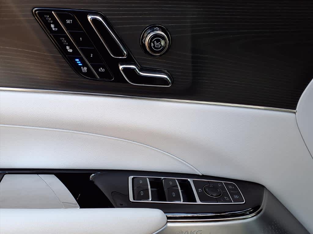 2024 Cadillac Lyriq Luxury photo 14