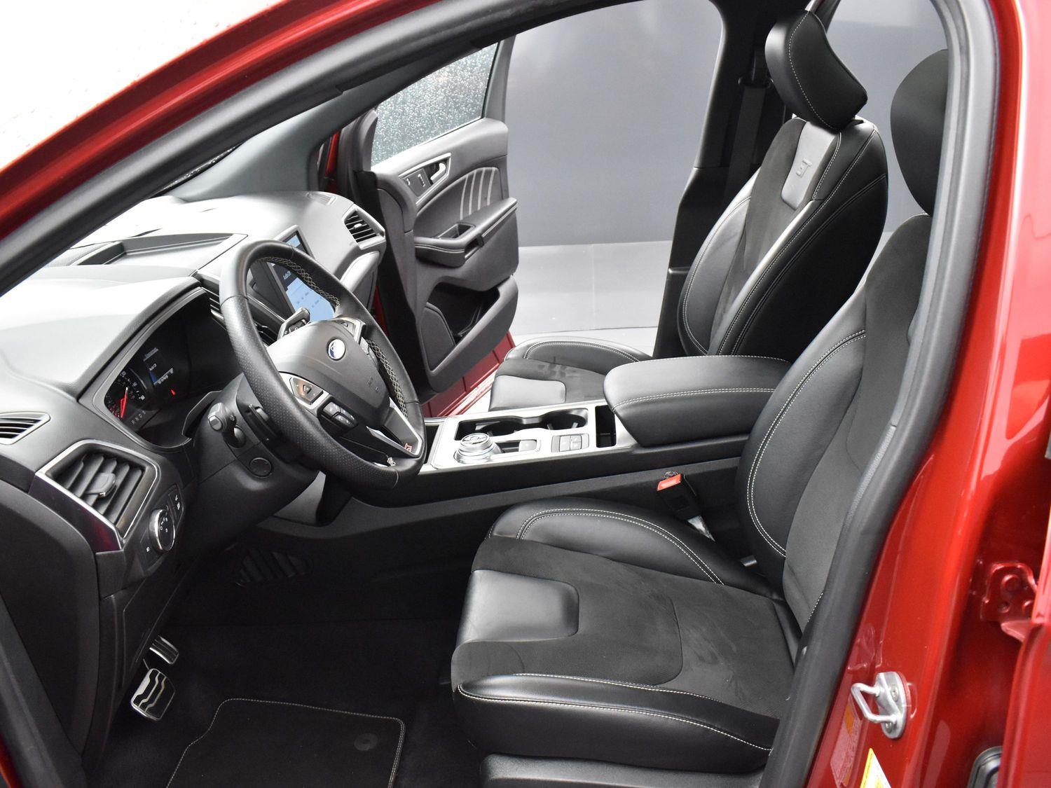2022 Ford Edge ST photo 12