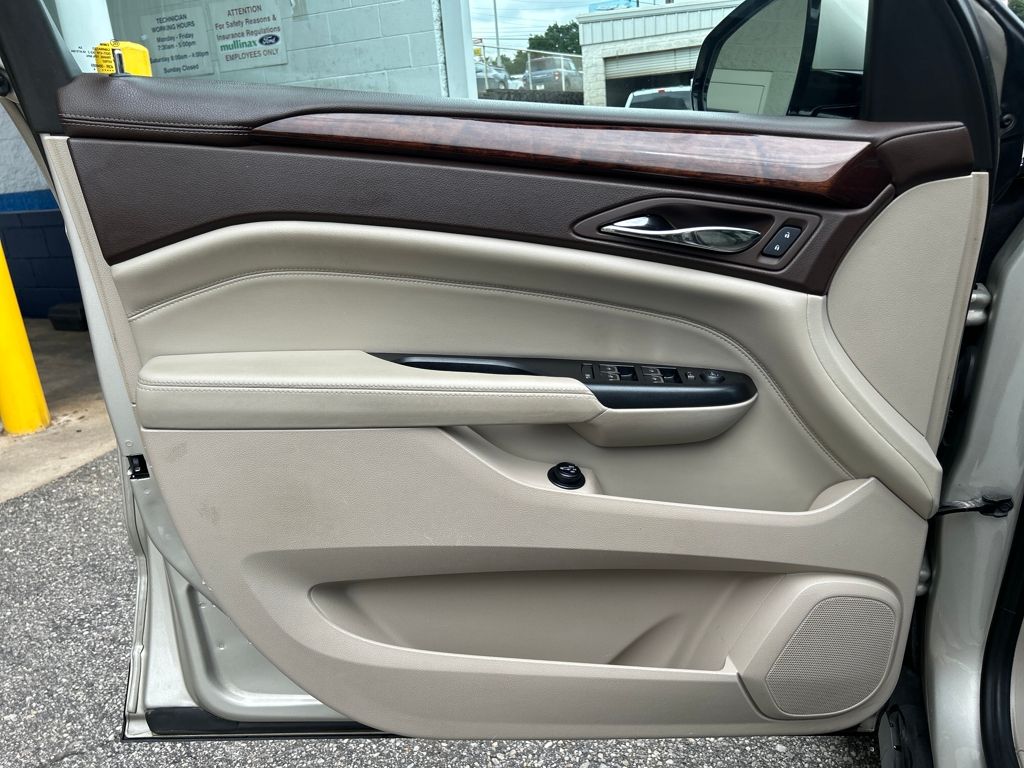 2014 Cadillac SRX Luxury photo 2