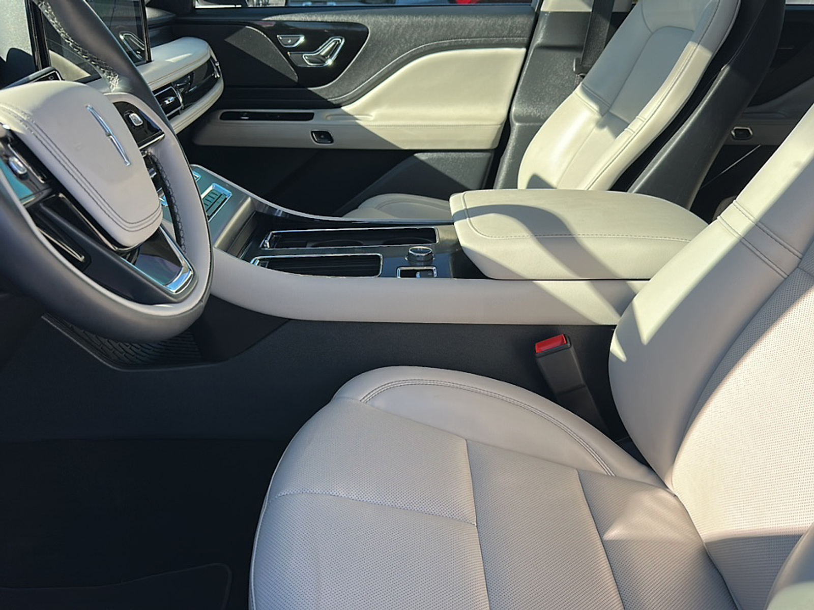 2025 Lincoln Aviator Premiere photo 3