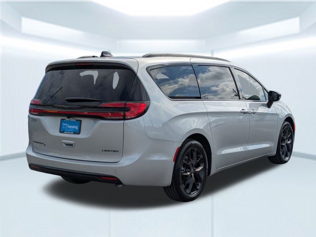 2026 Chrysler Pacifica Limited photo 4