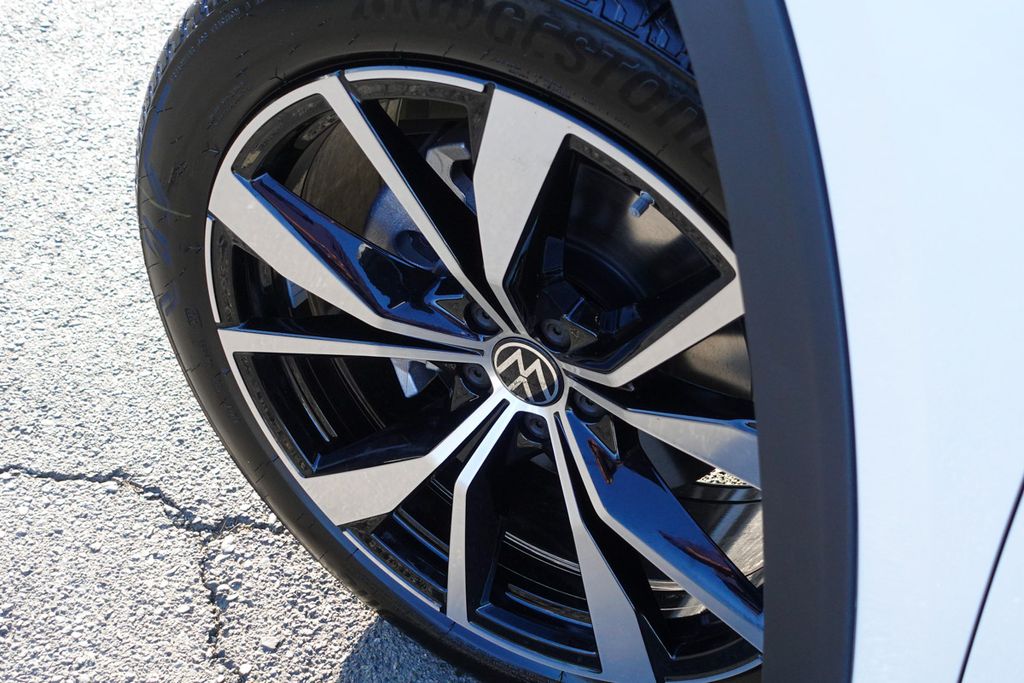 2026 Volkswagen Atlas SEL Premium R-Line photo 12