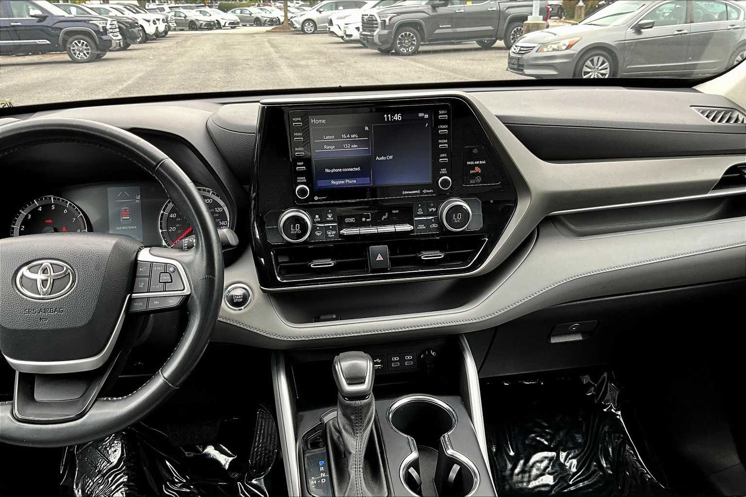 2022 Toyota Highlander LE photo 6
