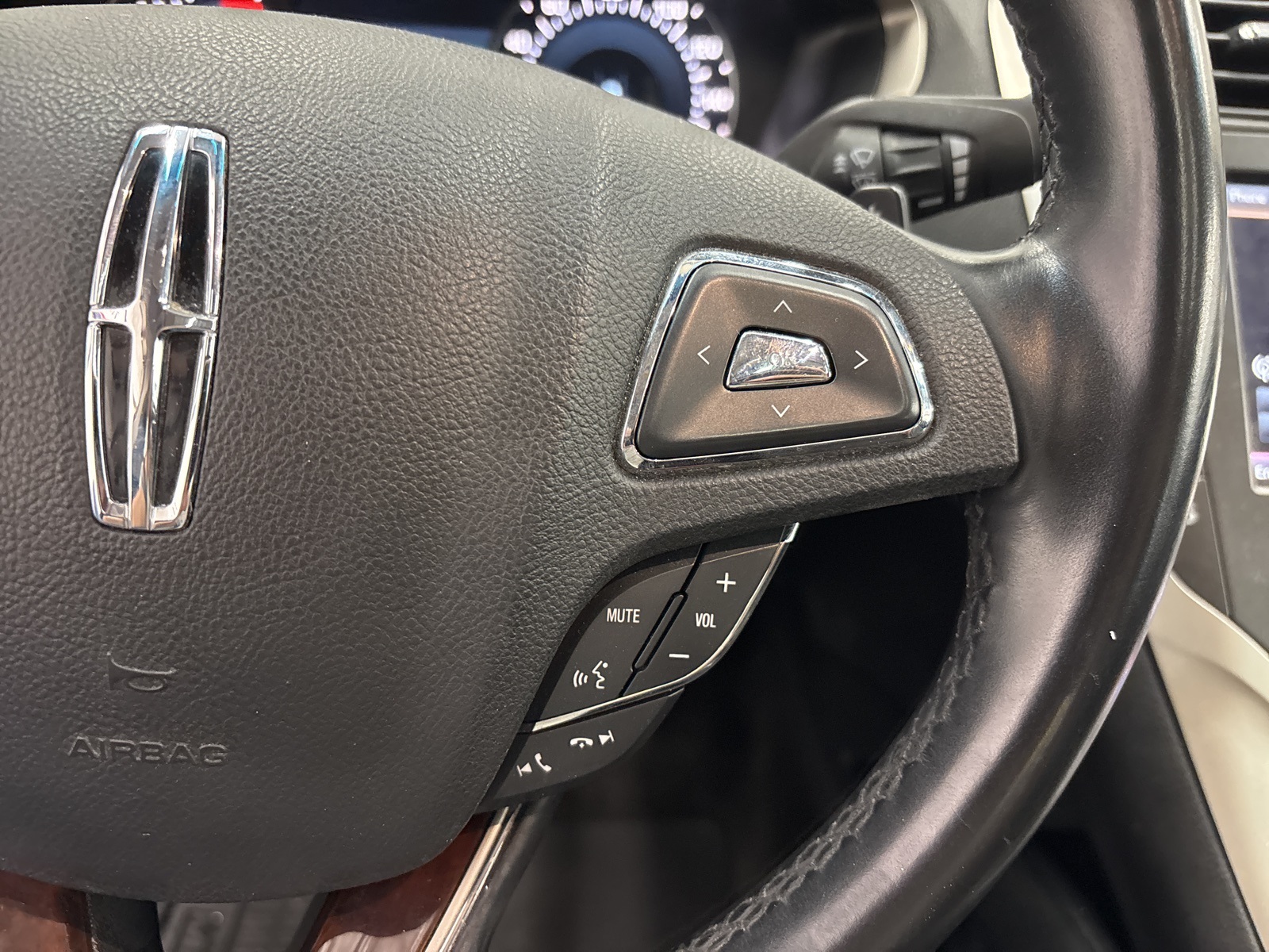 2015 Lincoln MKZ Base photo 10