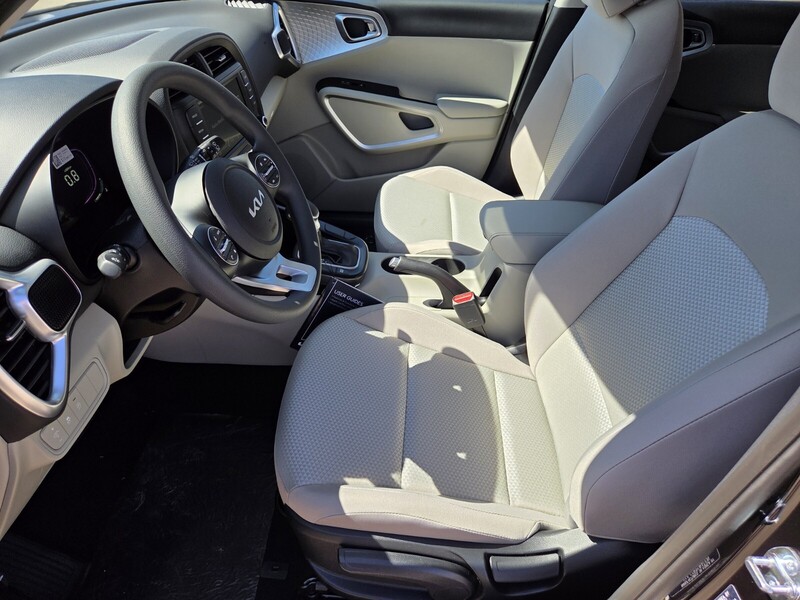 2025 Kia Soul LX photo 5