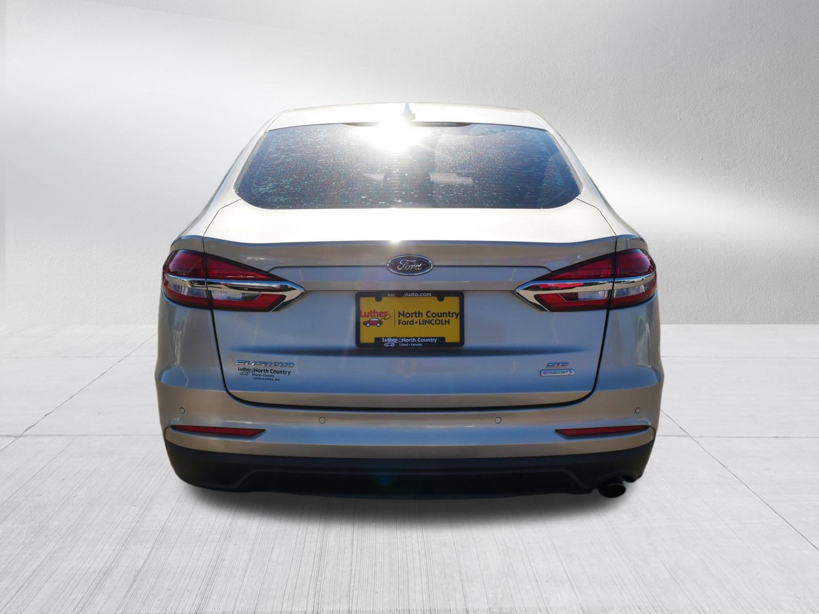 2019 Ford Fusion SE photo 4