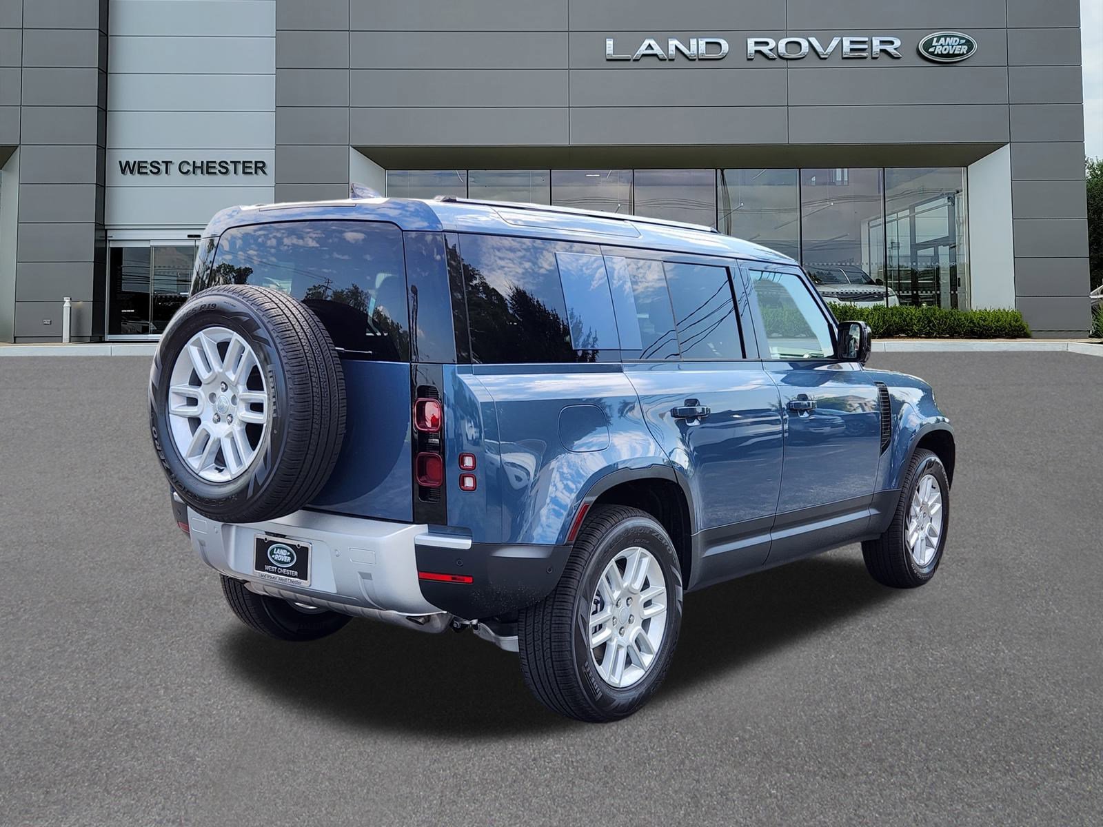 2025 Land Rover Defender 110 S photo 4