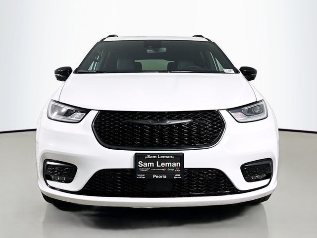 2026 Chrysler Pacifica Limited photo 2