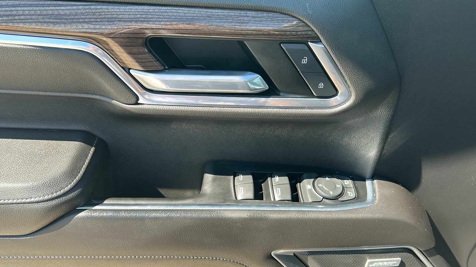 2022 Chevrolet Silverado 1500 RST photo 13
