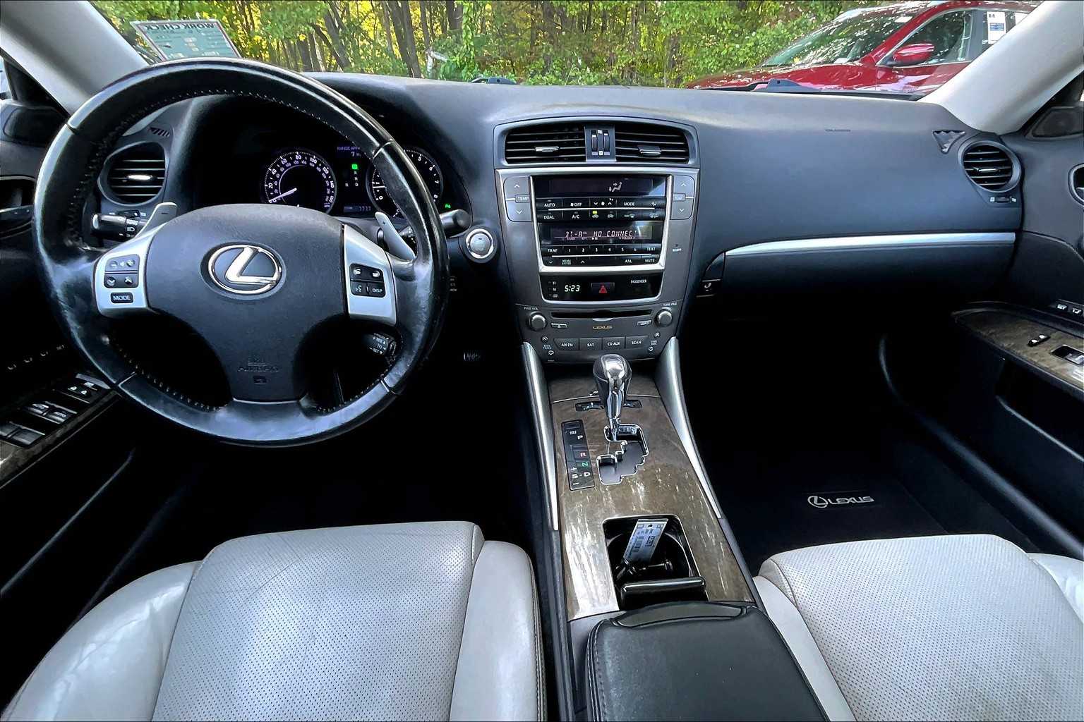 2011 Lexus IS 250C photo 12