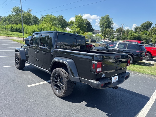 2025 Jeep Gladiator photo 5
