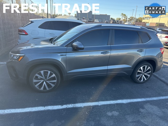 2023 Volkswagen Taos SE's photo