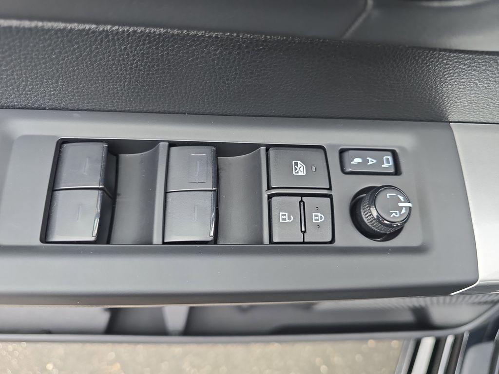 2023 Toyota Tundra Platinum CrewMax photo 26
