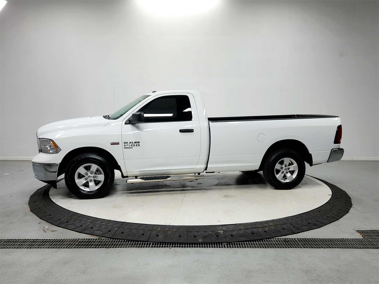 2022 Ram 1500 Classic Tradesman photo 3