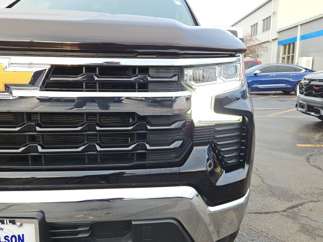 2024 Chevrolet Silverado 1500 LT Texas Edition photo 2