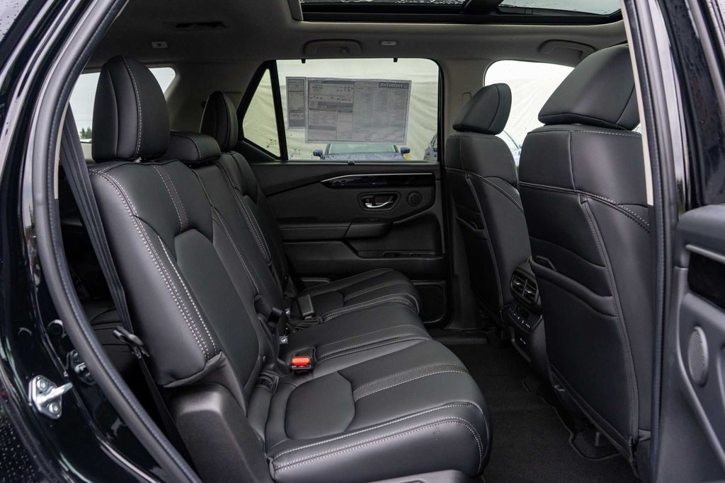 2025 Honda Pilot Touring photo 14