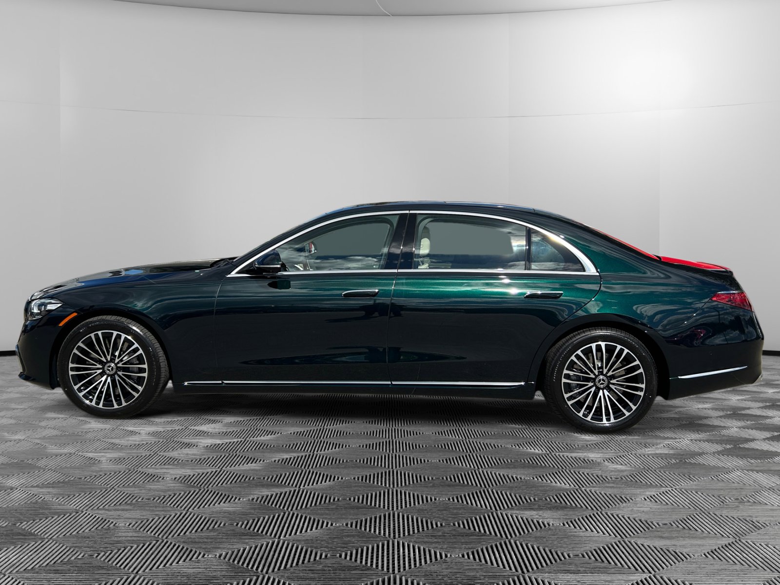 2026 Mercedes Benz S 580 4MATIC photo 2