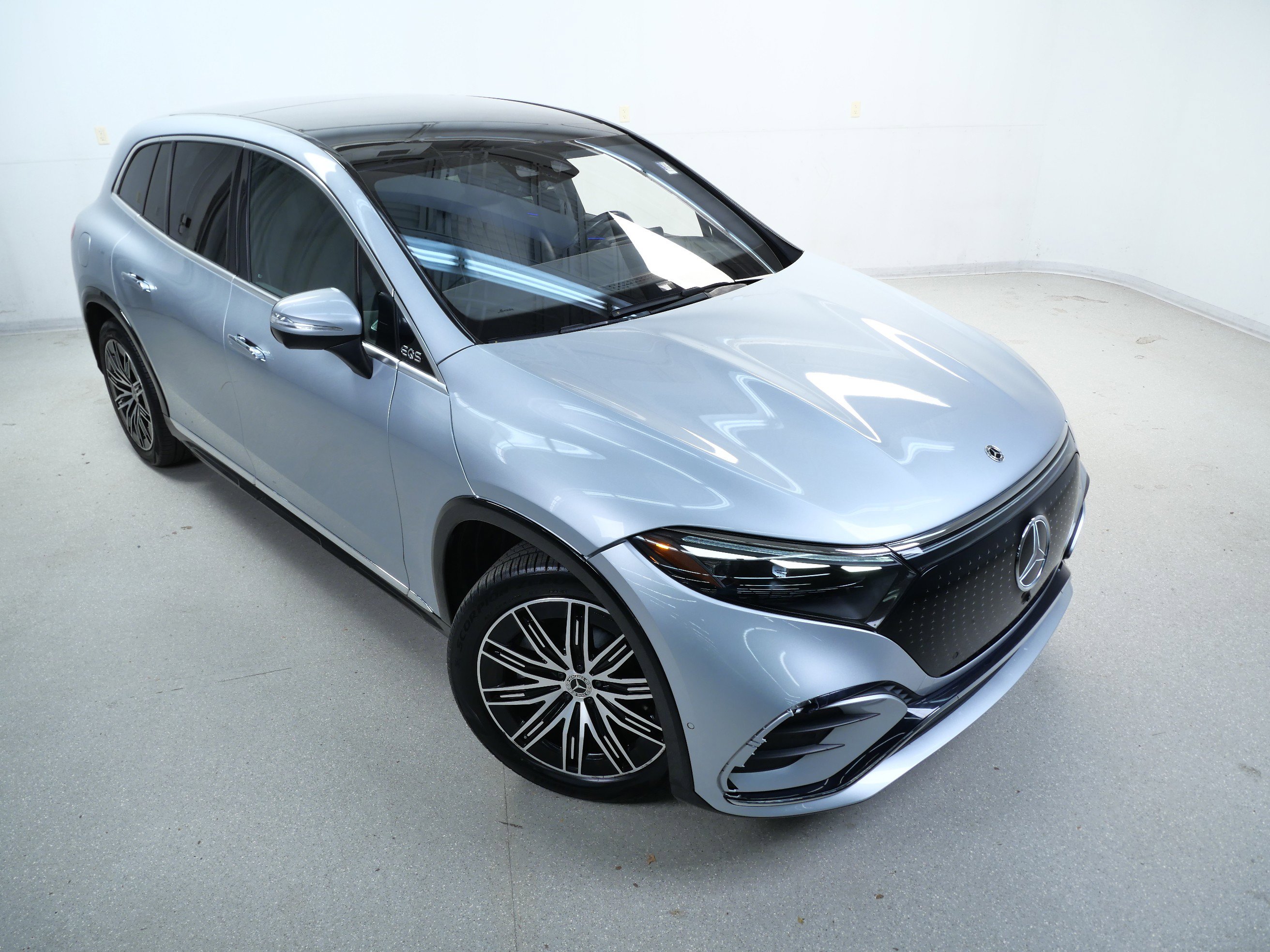 2023 Mercedes Benz EQS SUV 450 4MATIC photo 3