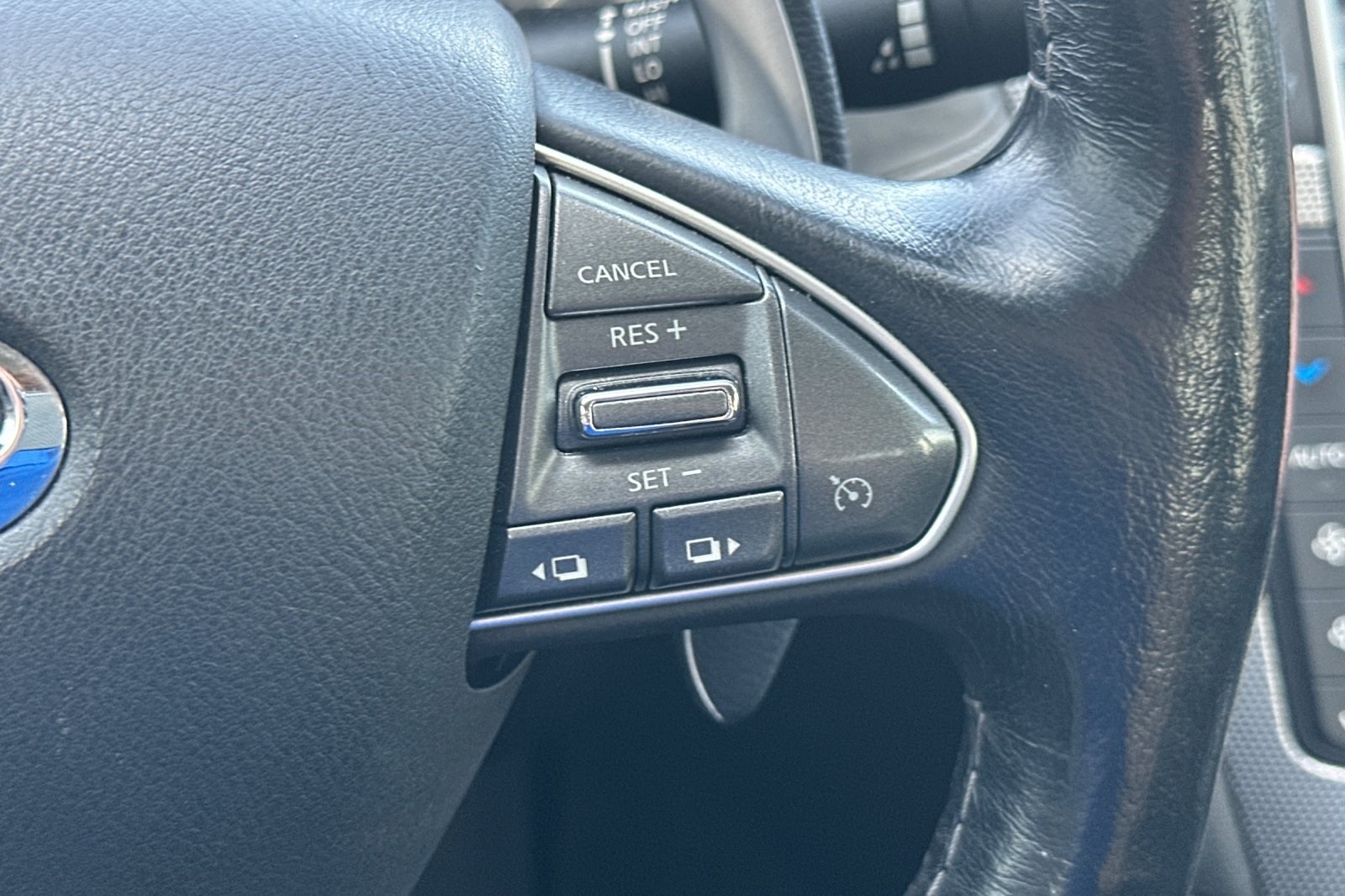 2015 Infiniti Q50 Premium photo 30