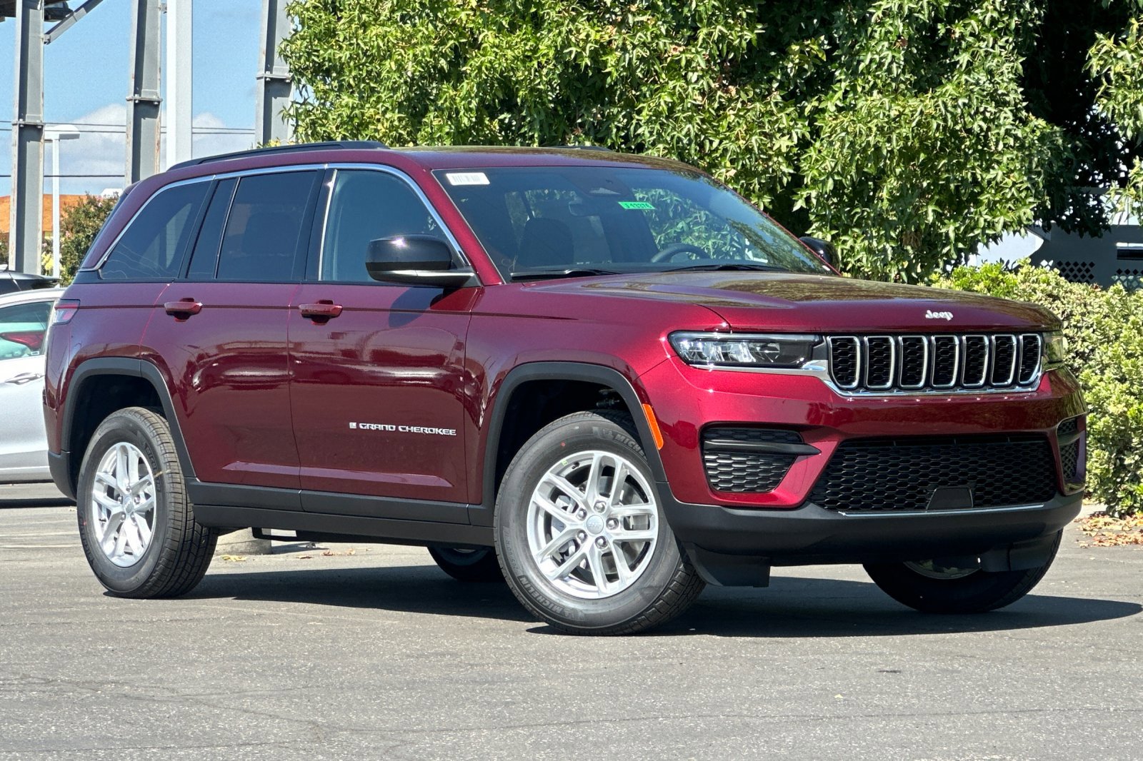 2025 Jeep Grand Cherokee Laredo X photo 2