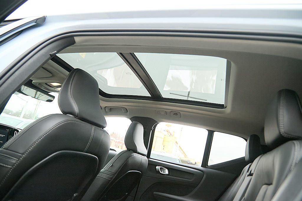 2026 VOLVO XC40 - Image 20