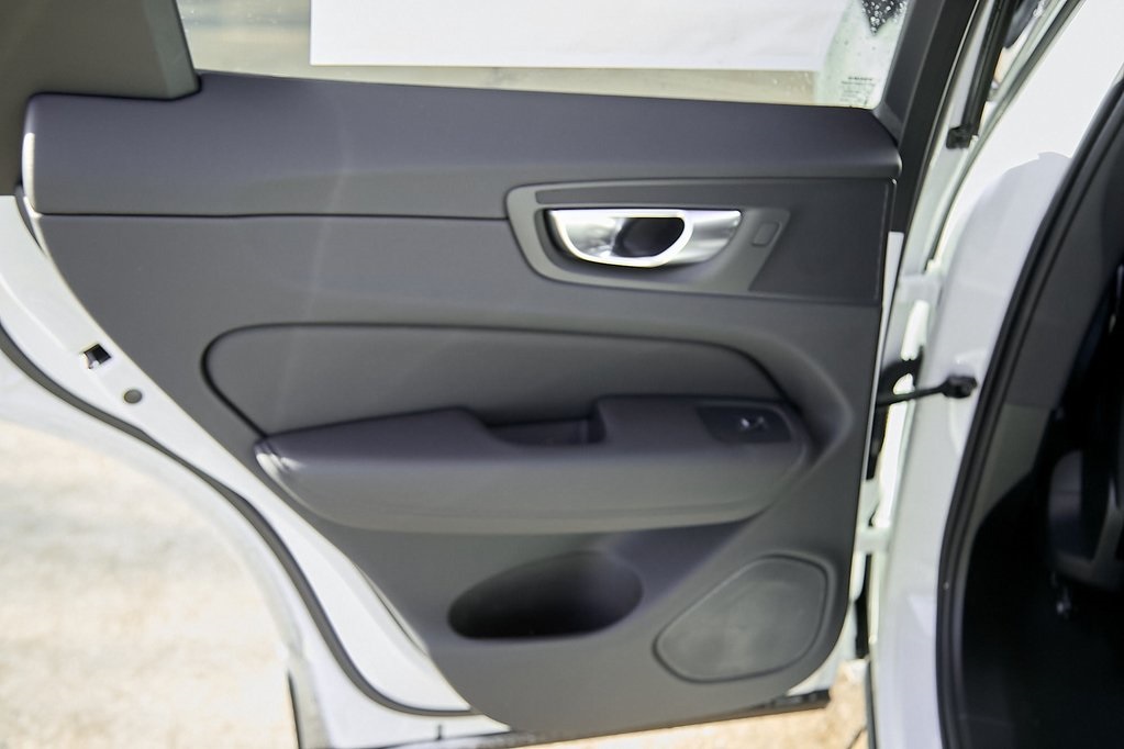 2026 VOLVO XC60 - Image 18