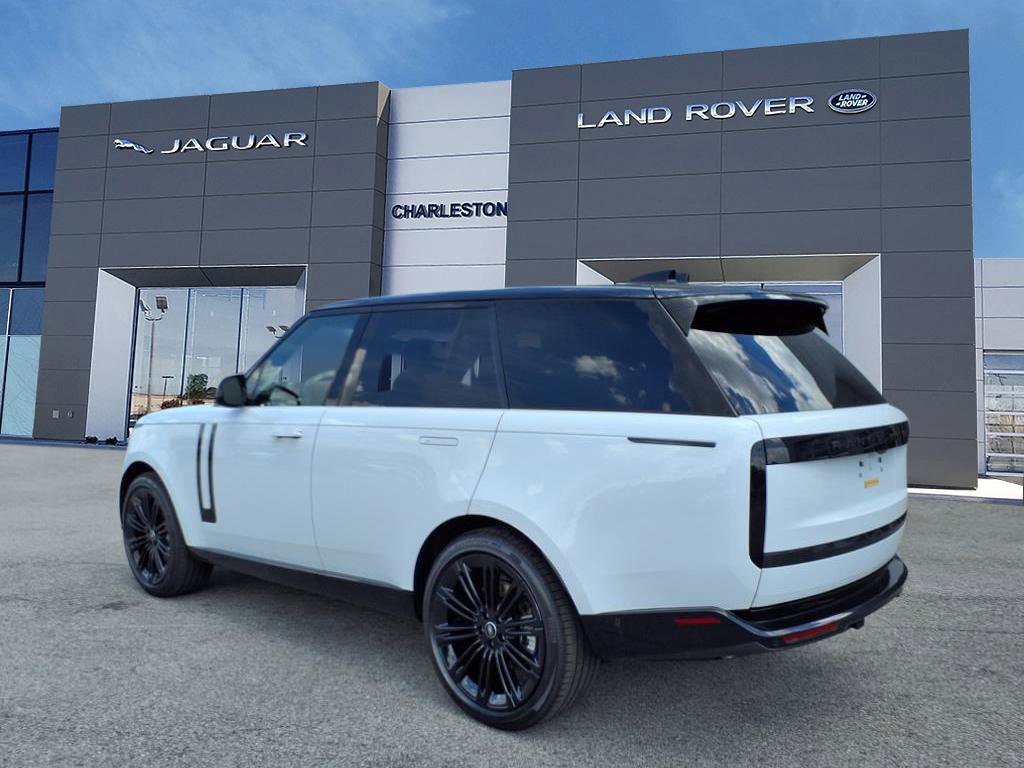 2025 Land Rover Range Rover SE photo 2