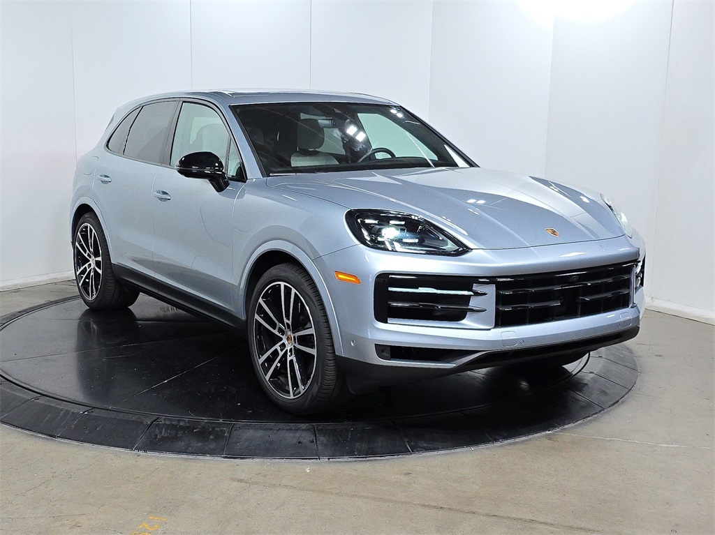 2025 Porsche Cayenne photo 2