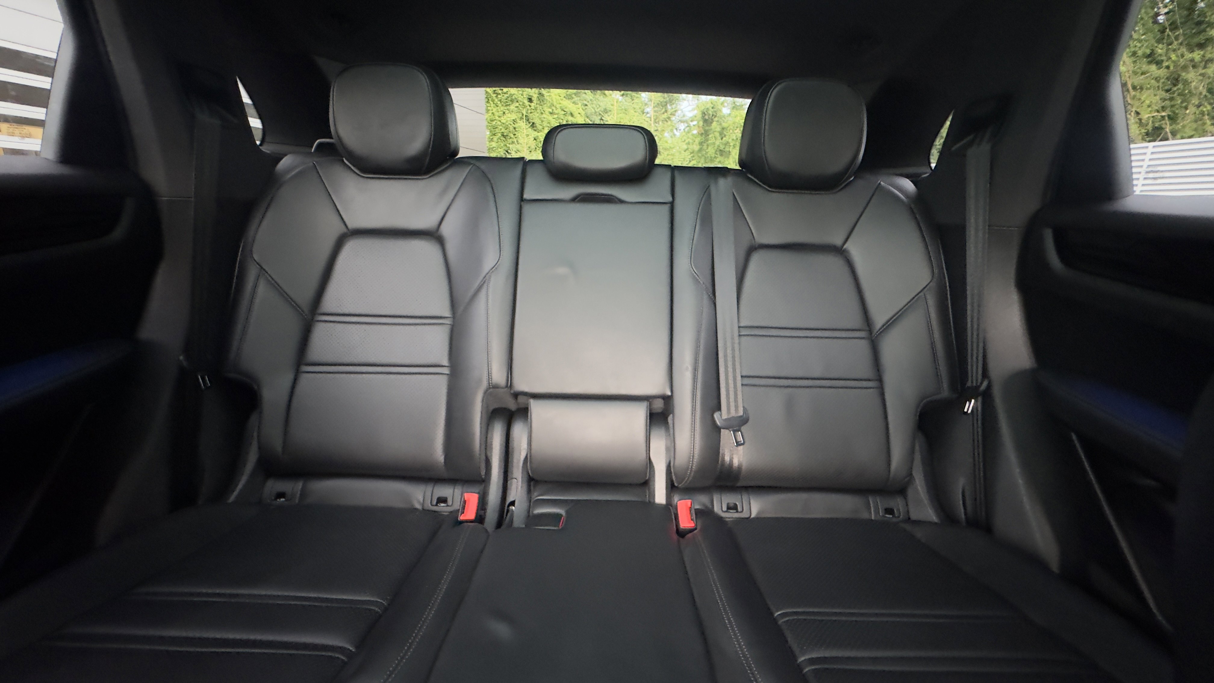 2022 Porsche Cayenne Base photo 5
