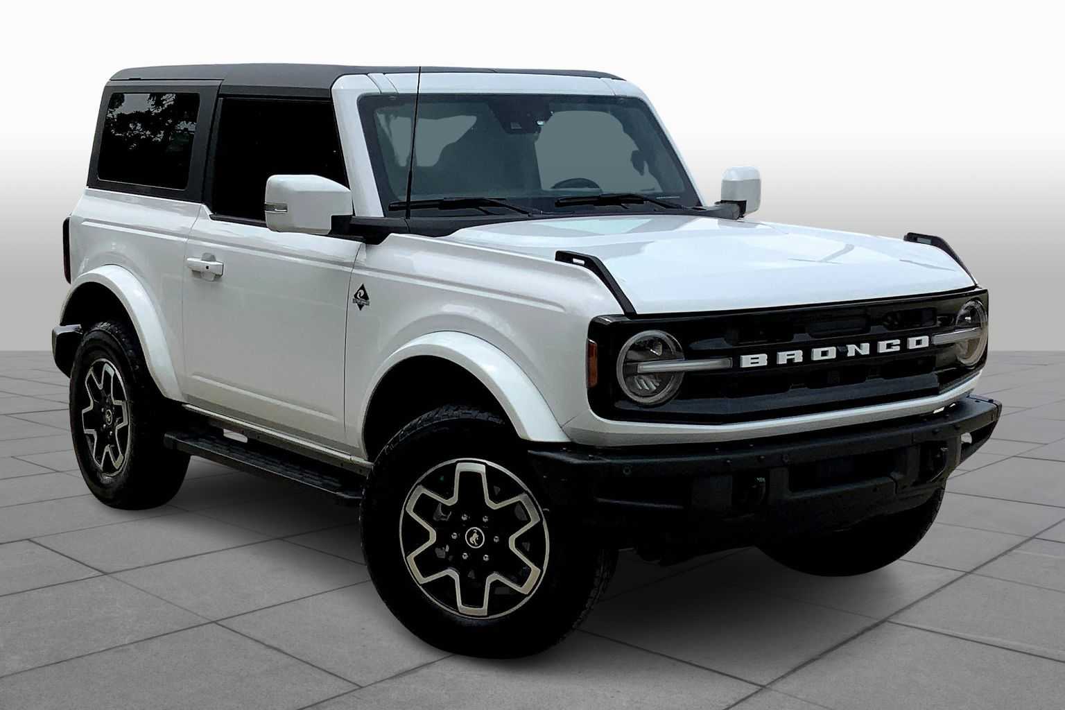 2022 Ford Bronco Outer Banks photo 2