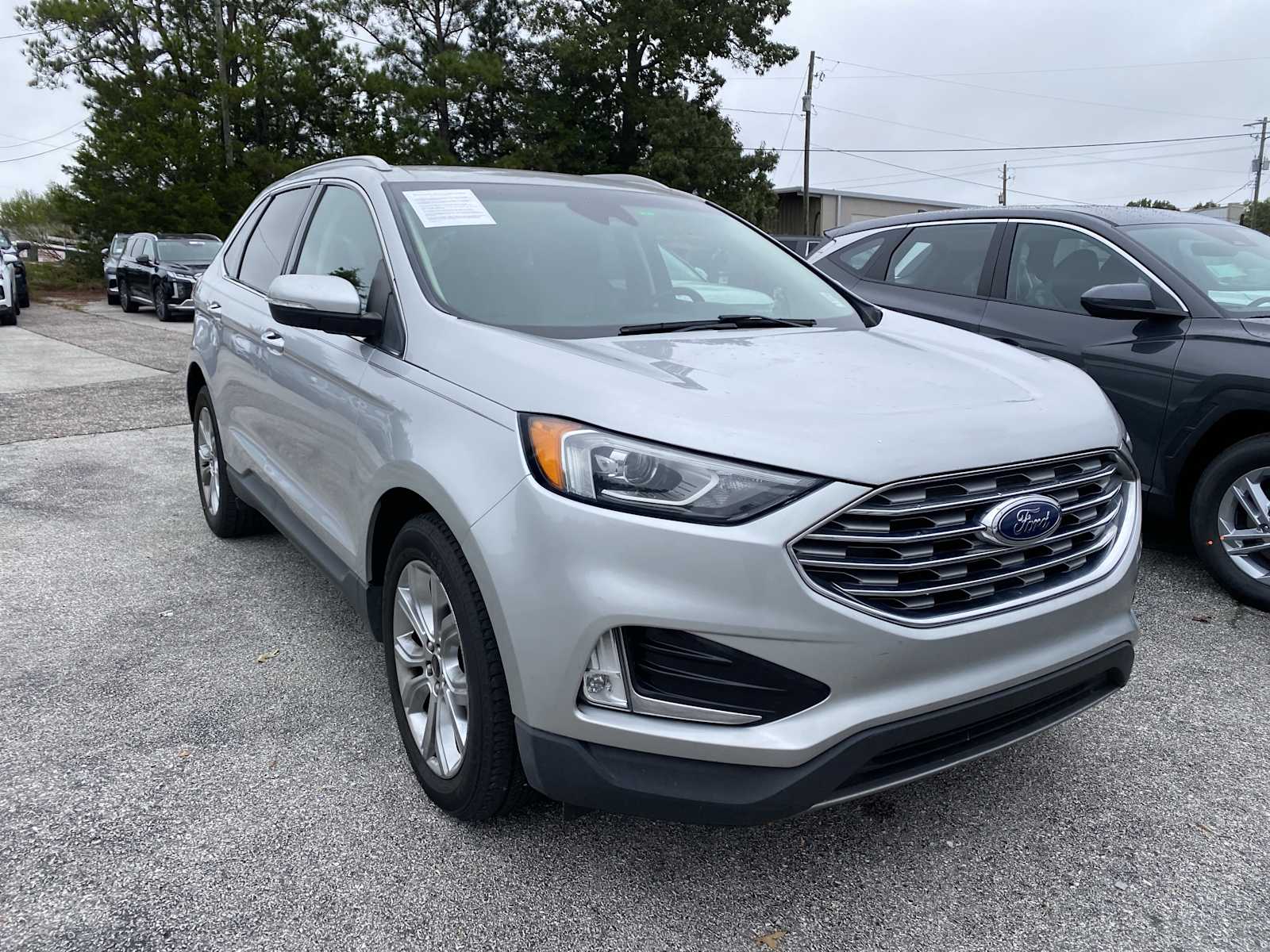 2019 Ford Edge Titanium photo 2