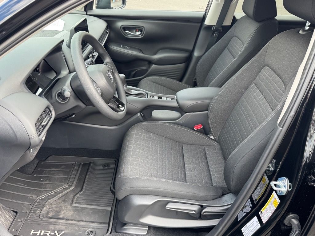 2026 Honda HR-V LX photo 4