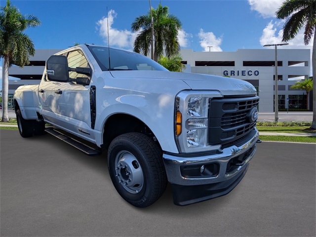 2026 Ford F-350 Super Duty XL's photo