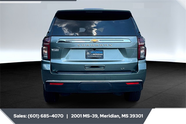 2023 Chevrolet Suburban LT photo 3