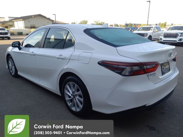 2021 Toyota Camry LE photo 5