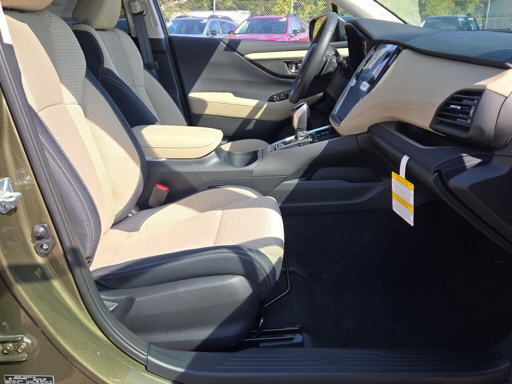 2025 Subaru Outback Premium photo 3