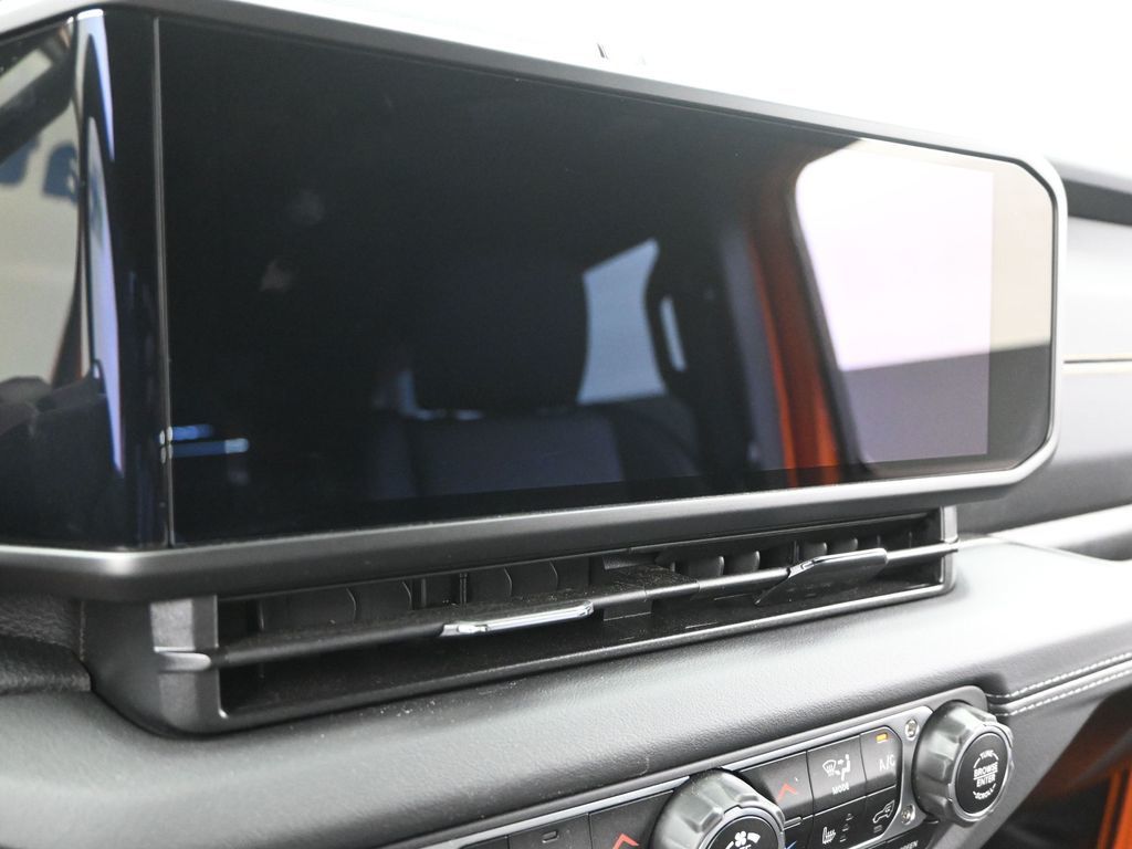 2025 Jeep Wrangler Sahara photo 14