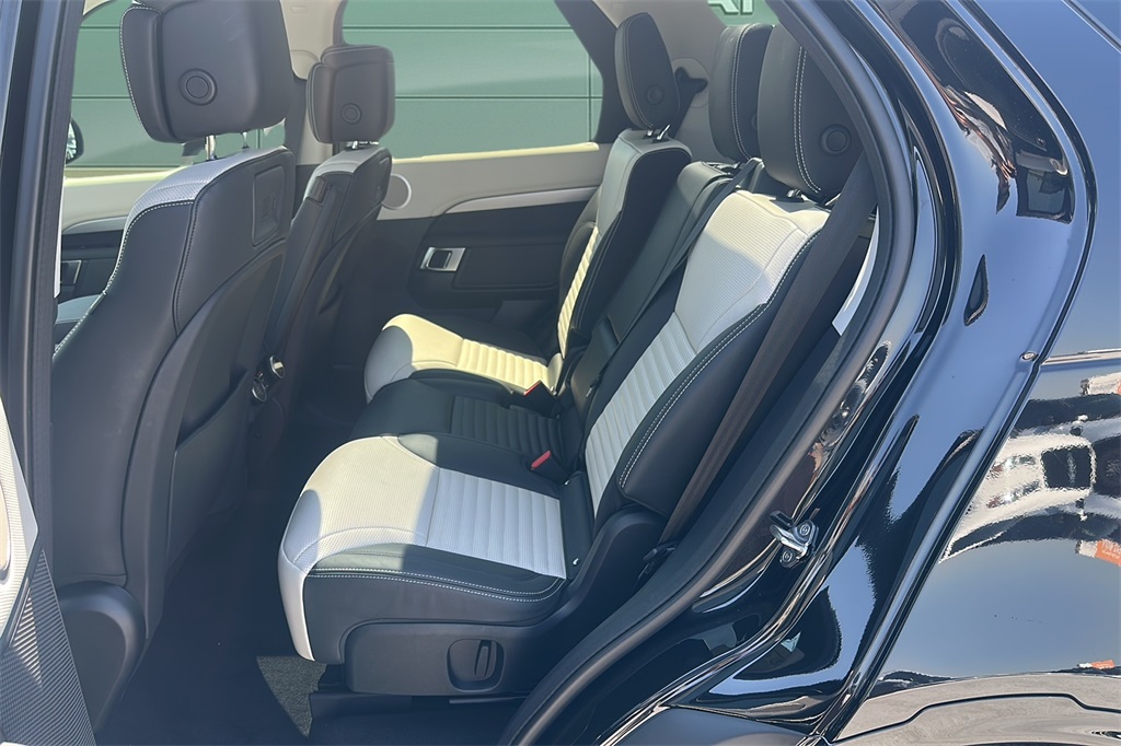 2025 Land Rover Discovery SE photo 15