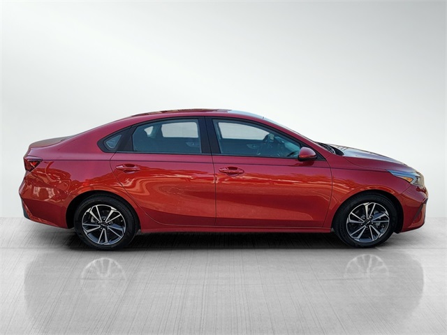 2024 Kia Forte LXS photo 2