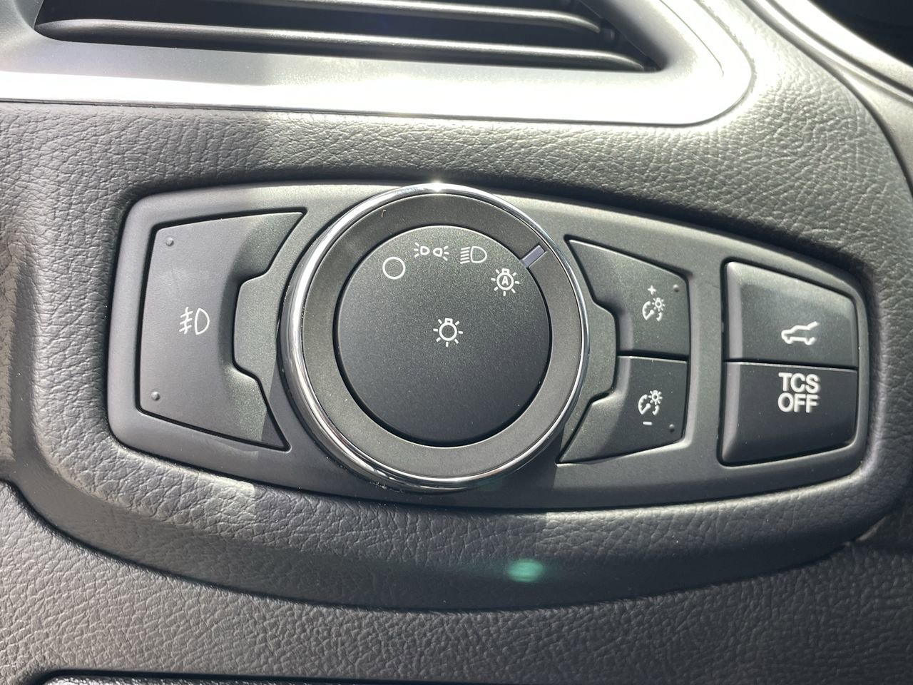 2022 Ford Edge Titanium photo 25